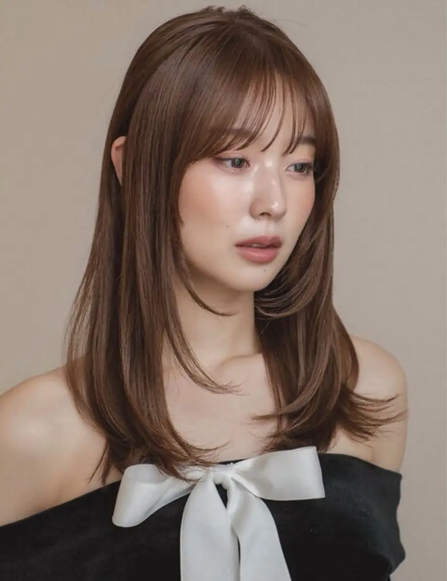 セミロング カラー ブリーチ透明カラー/ レイヤーカット海希のヘアスタイル