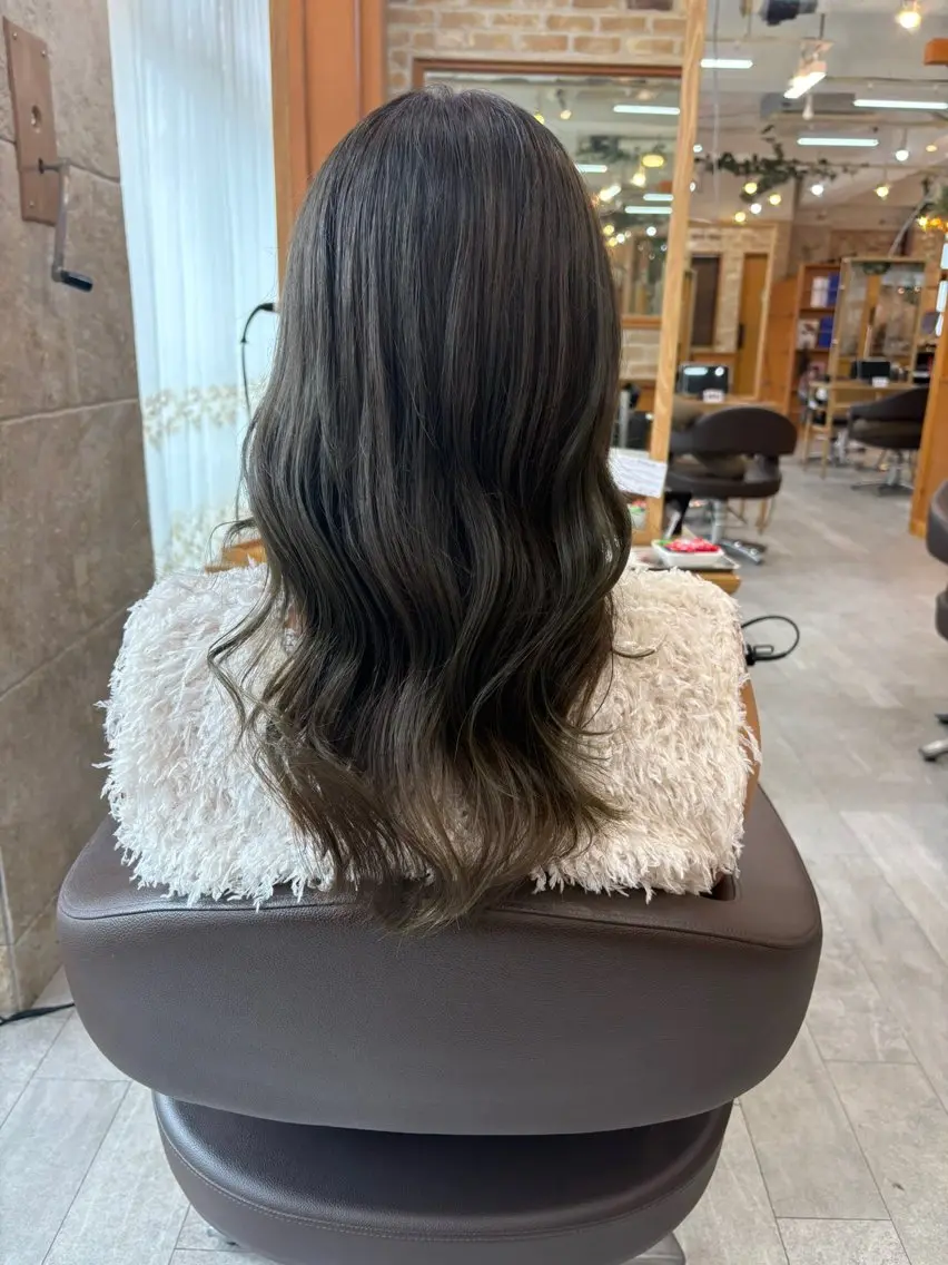 カラー オリーブカラー ヘアカラー トリートメント 佐藤 遥菜のヘアスタイル