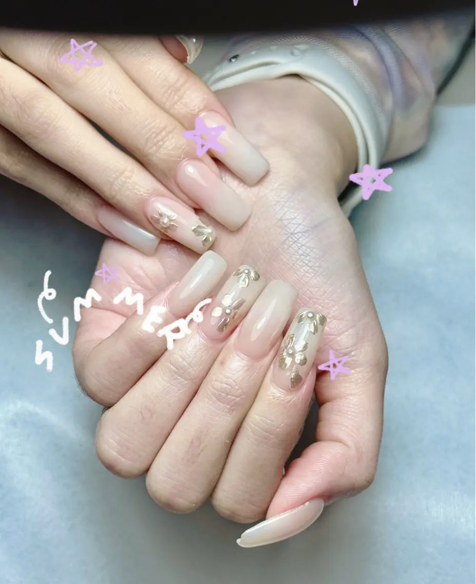 ネイル ハンドネイル フットネイル ハンドケア AngelChris ビューティーサロンのネイルデザイン