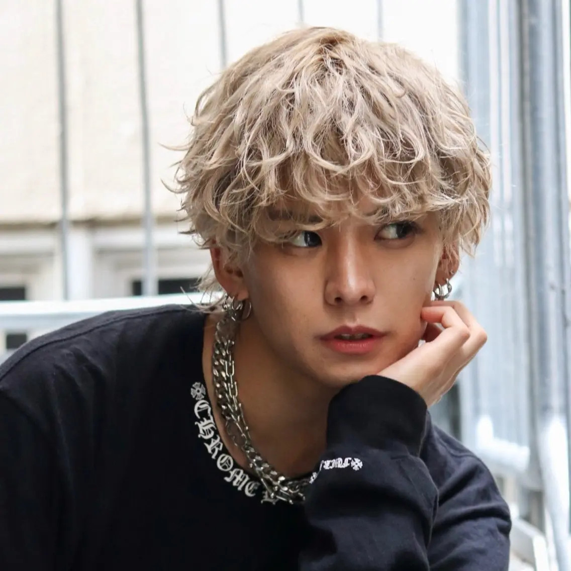 ショート カラー パーマ メンズ マッシュウルフ マッシュ メンズウルフカット ウルフカット 🔥メンズ極🔥韓国 シャドウ/波巻き柿崎のヘアスタイル