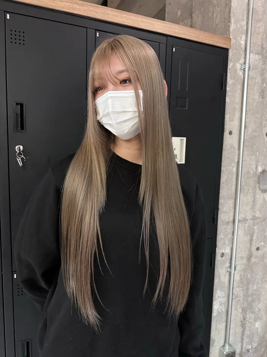 ロング カラー ヘアカラー KAEDE🌺Wカ ラー/ホワイトカラーのヘアスタイル