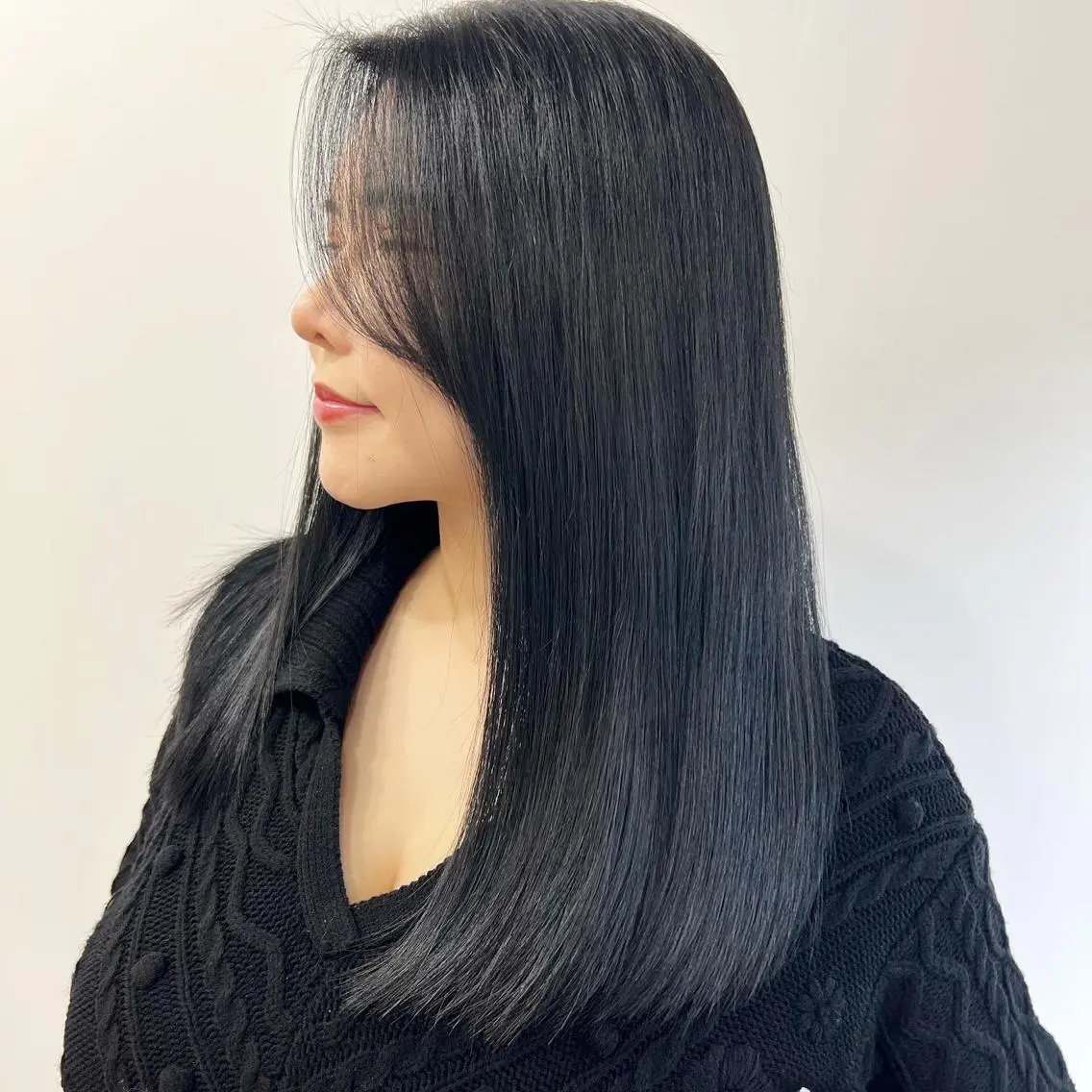 セミロング カラー パーマ ヘアアレンジ メンズ キッズ ネイル マツエク・マツパ アイブロウ メンズインナーカラー メンズ韓国風 黒髪 ブルーカラー ブルーブラック 渋谷レイヤーカット❌ 縮毛矯正専門/武田涼のヘアスタイル