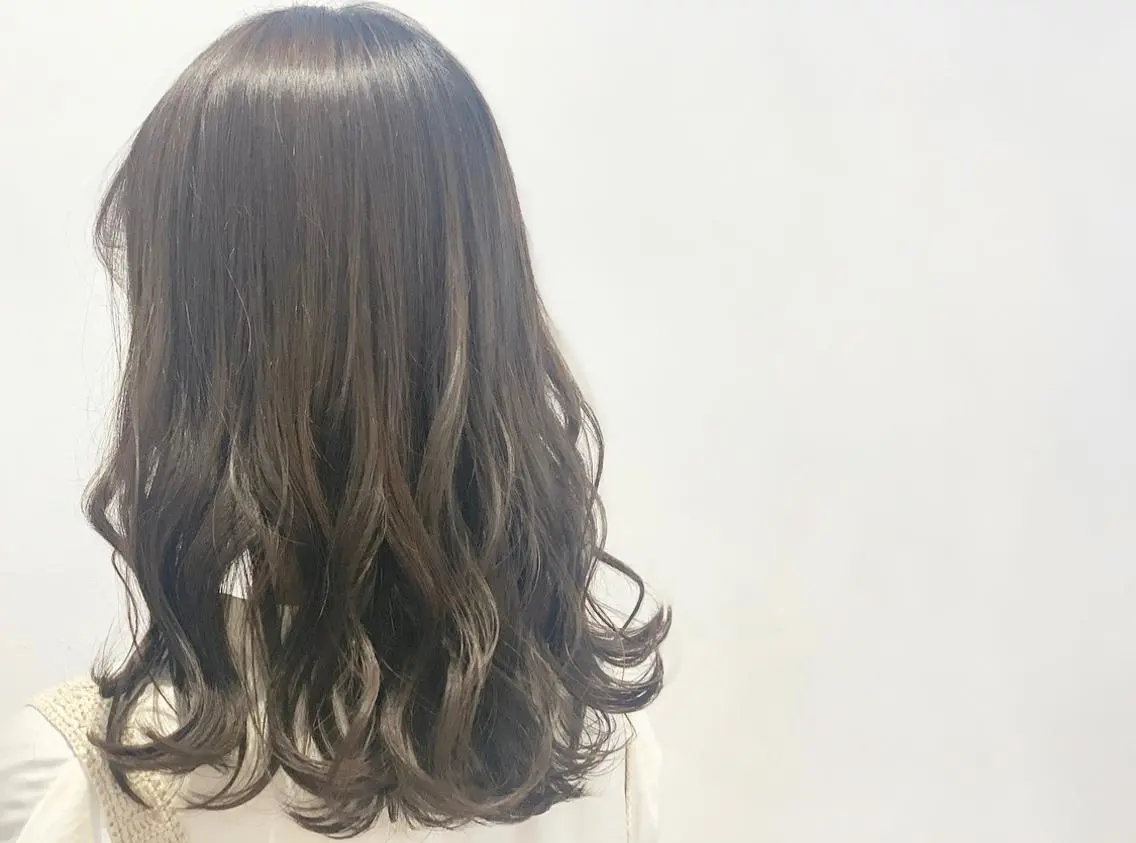 ロング カラー ヘアカラー トリートメント あべ ゆうかのヘアスタイル