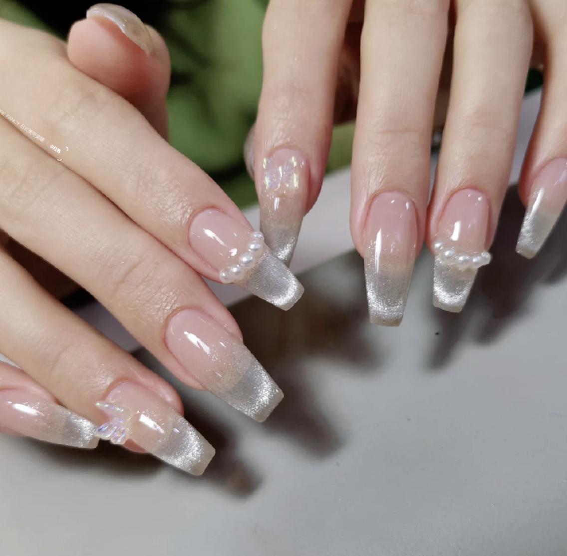 ネイル アートネイル 長さ出し ネイルチップ Queens テイのネイルデザイン