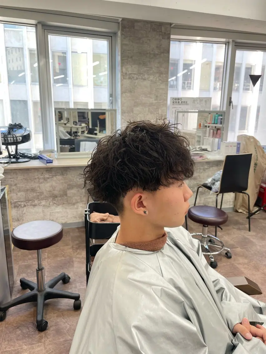 メンズ フェードパーマ 新倉幸之助のヘアスタイル