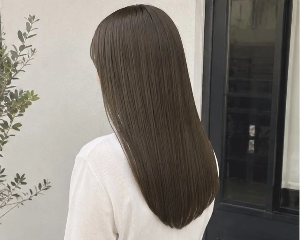 ロング カラー ヘアカラー トリートメント ヘッドスパ ヘアセット 💠透明感グレージュ /韓国風レイヤー💠のヘアスタイル