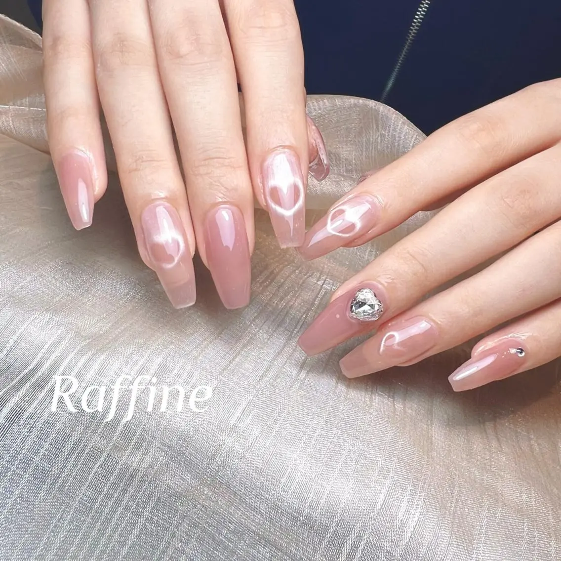 ネイル ハンドネイル RAFFINE haru🦋🩵のネイルデザイン