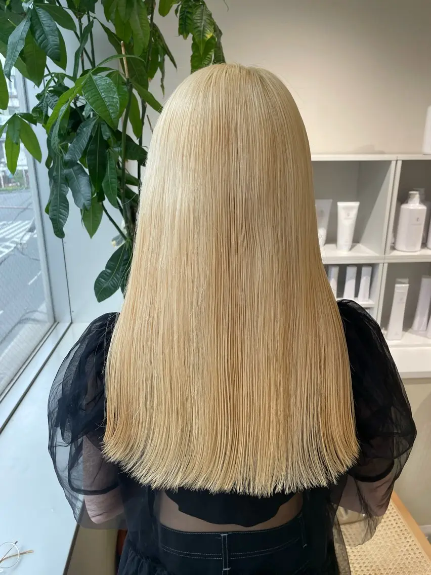 ロング カラー ブリーチ 抜きっぱなしブロンド カット ヘアカラー トリートメント 🩰ニシムラヒカリ 半個室salon♡*のヘアスタイル