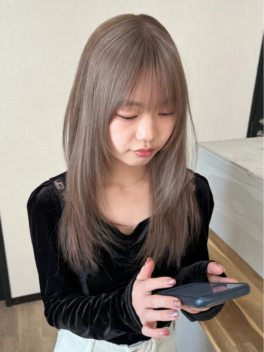 セミロング カラー ブリーチ レイヤーカット カット ヘアカラー トリートメント 🌱小顔魅せショート 髪質改善カラー/泉綺のヘアスタイル