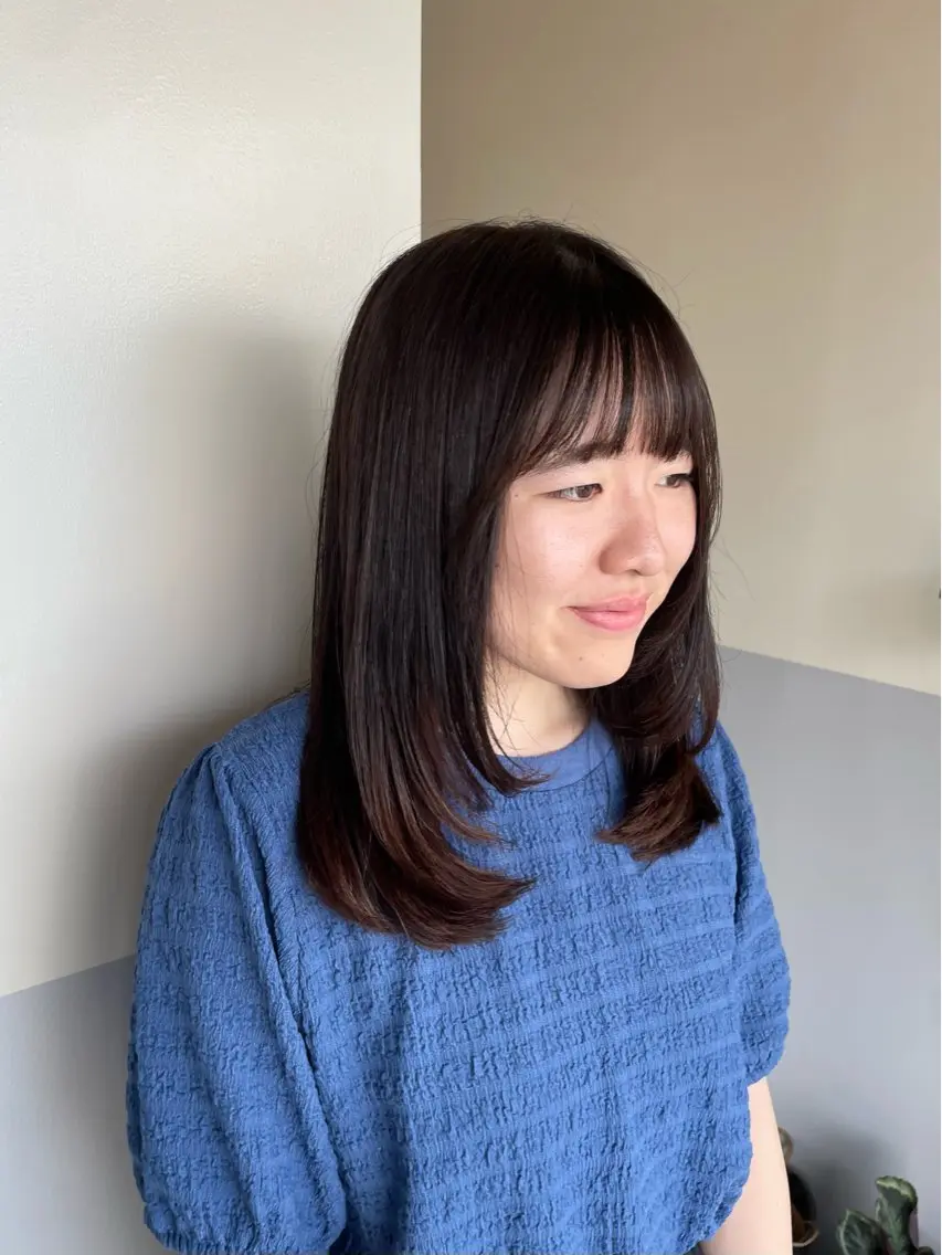 セミロング 顔まわりレイヤー 顔周りカット レイヤーカット 小久保 里紗のヘアスタイル