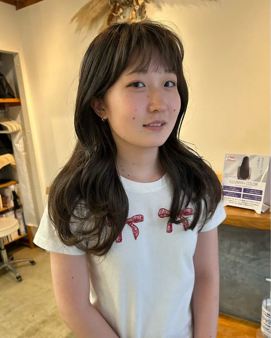 ロング カラー 安達 咲のヘアスタイル