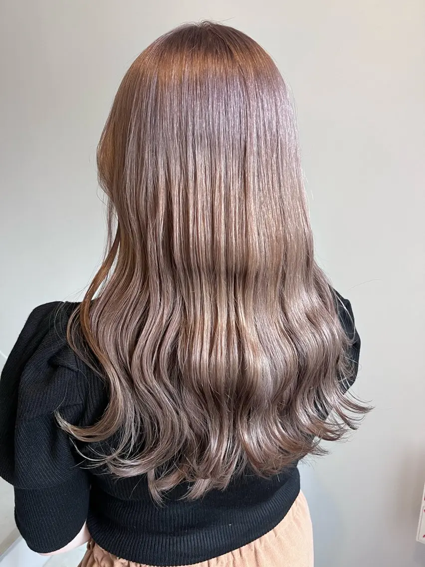 ロング カラー アッシュ アッシュブラウン ベージュカラー ブリーチ ブラウンカラー ヘアカラー Lima/ハイトー ン/ブリーチ/心斎橋のヘアスタイル