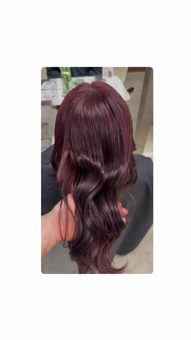 ロング カラー ブリーチ レッドカラー ヘアカラー 松本 葉南のヘアスタイル