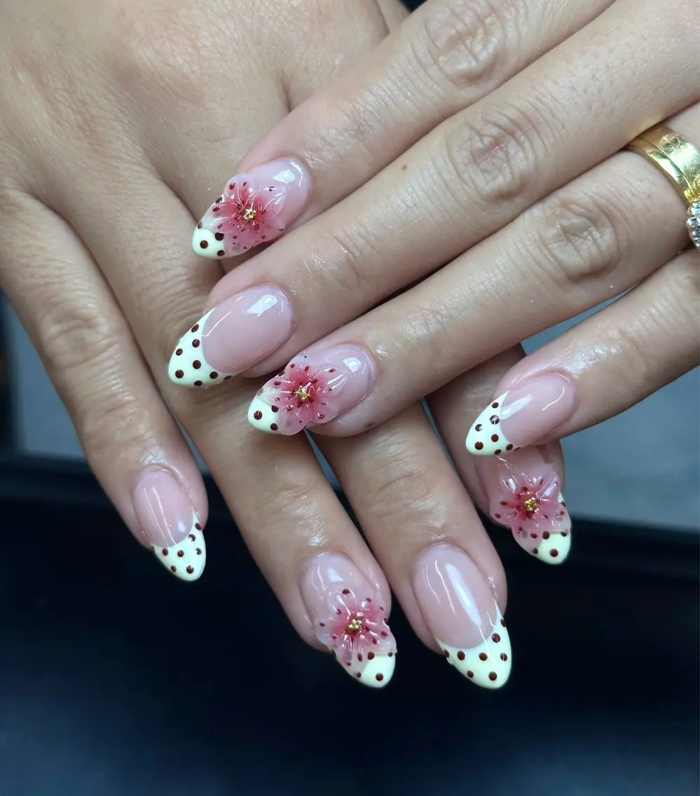 ネイル ドット フラワーネイル フレンチネイル 韓国ネイル 持ち込み Iconic Nailのネイルデザイン