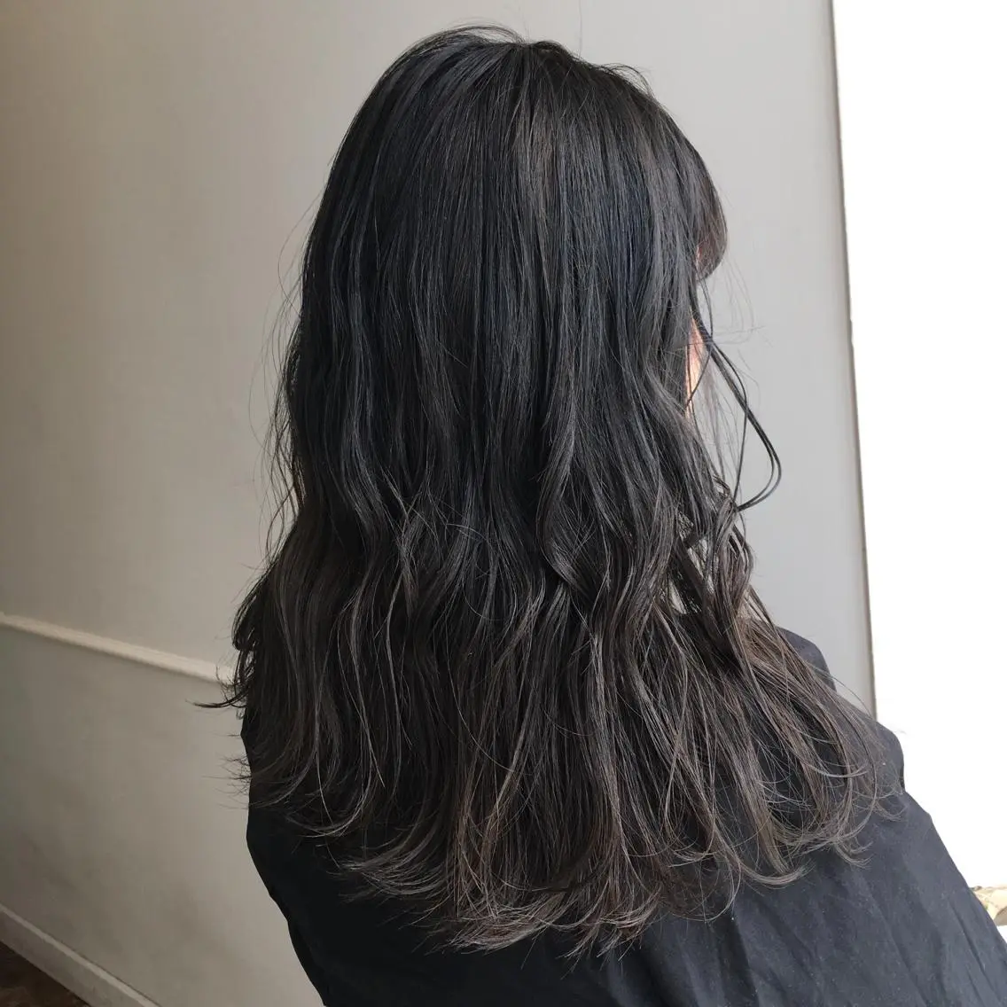 ロング カラー グレージュ カット ヘアカラー 相川 愛実のヘアスタイル