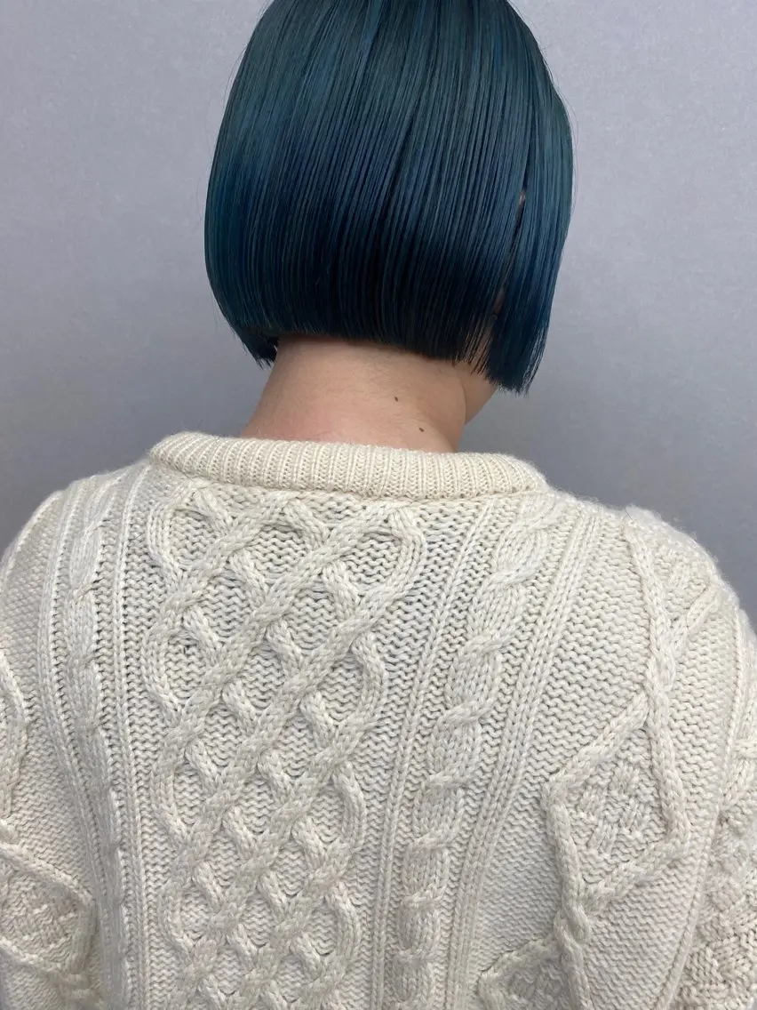 ショート カラー ブリーチ ダークグリーン ダブルカラー ボブ -福岡博多筑紫口- 大津成美のヘアスタイル