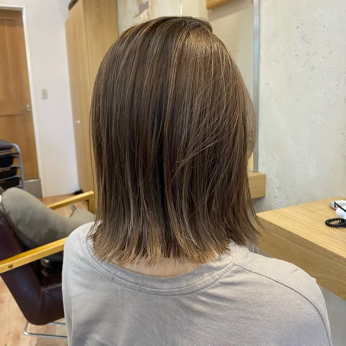 ミディアム カラー ベージュカラー ハイライトカラー ハイライト マンツーマン 美容師💚コウブチのヘアスタイル