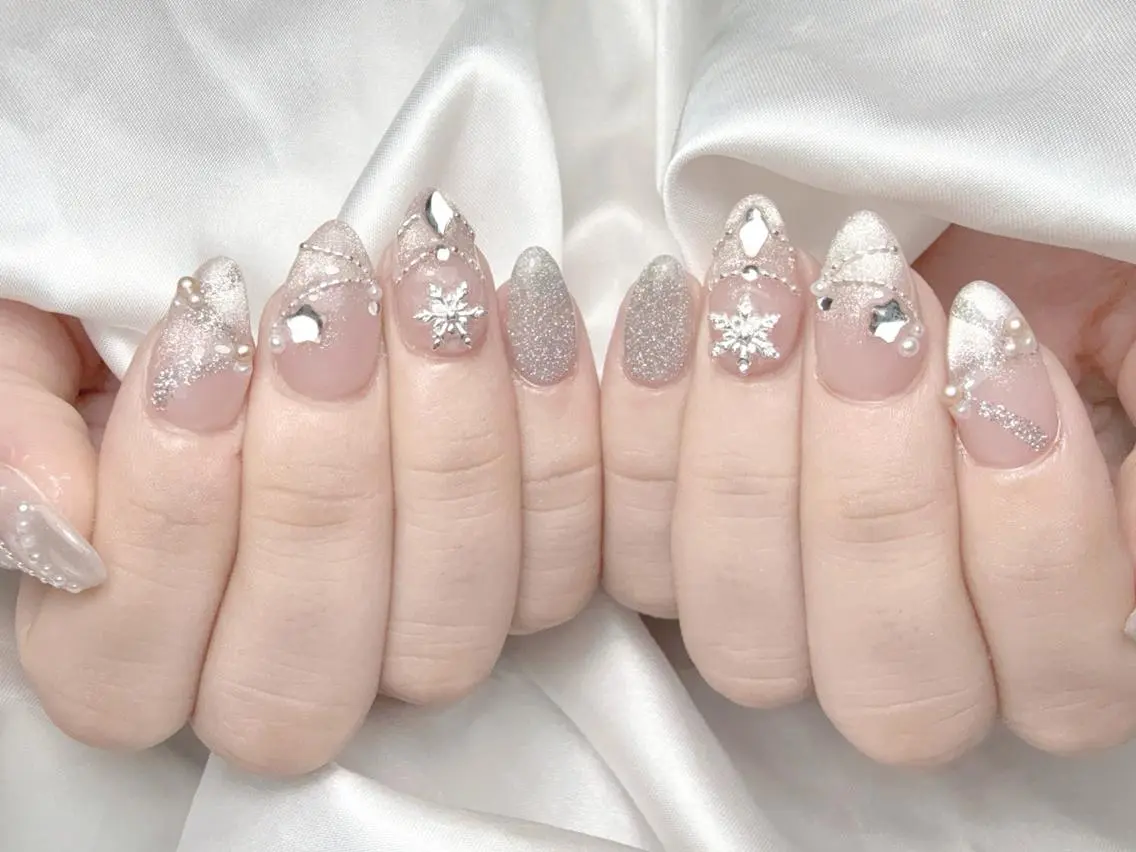 ネイル オーロラネイル チークネイル 長さ出し フラッシュネイル フレンチネイル ハンドネイル ハンドケア 💅Nail Boutiqueのネイルデザイン