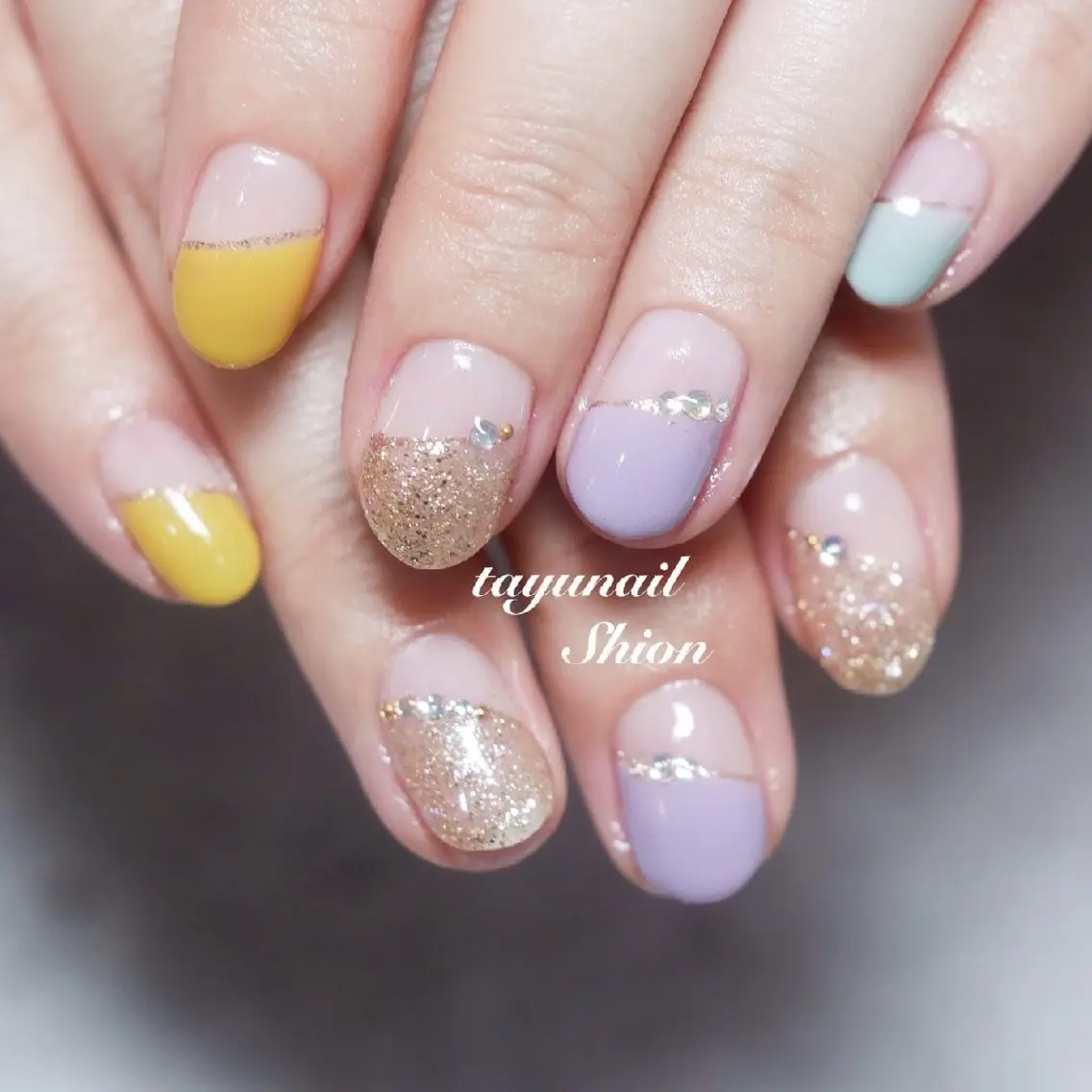 ネイル フレンチネイル ジェルネイル ラメ(グリッター) パラジェル 冬ネイル ネイルサロン 【たゆnail】のネイルデザイン