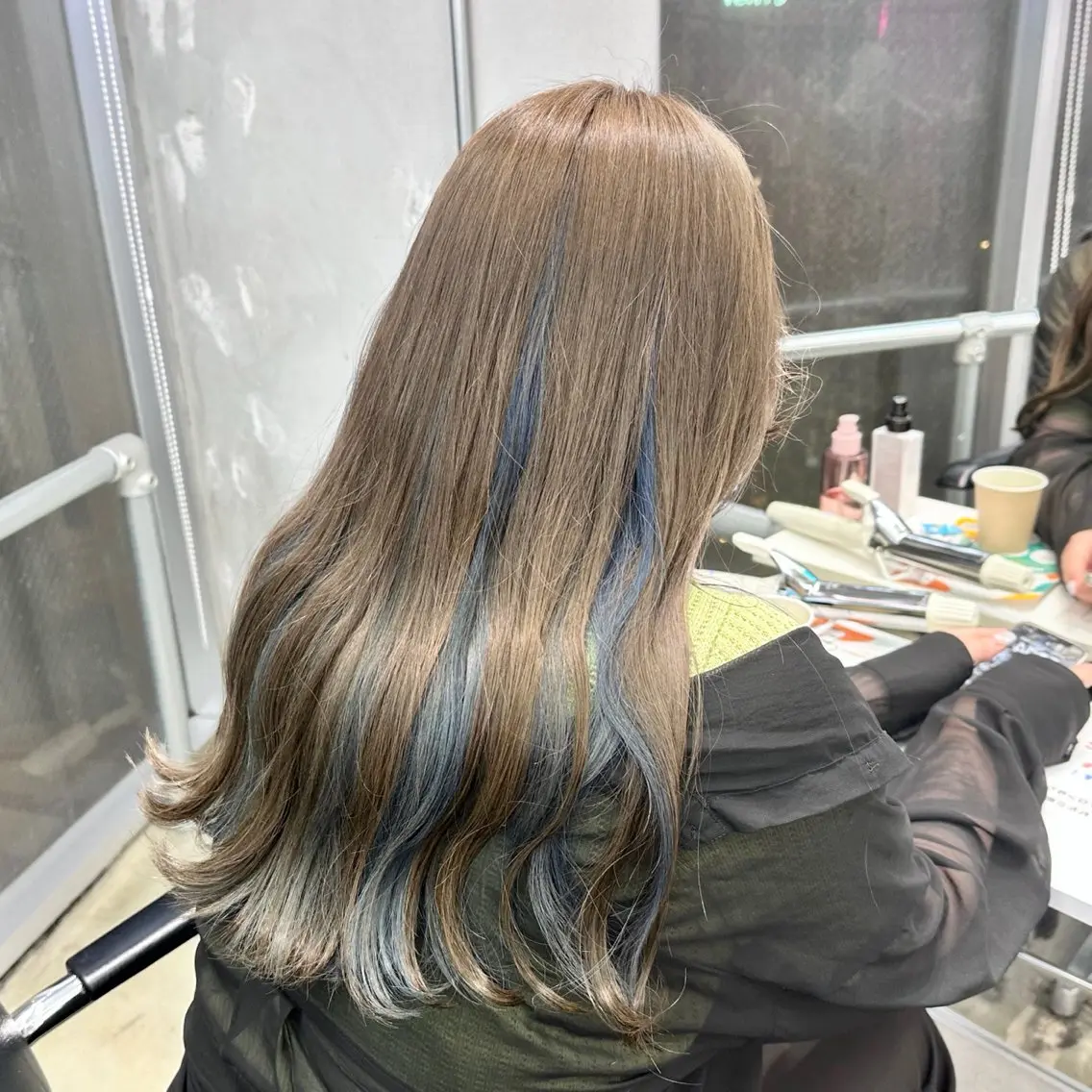 ロング カラー ヘアアレンジ ブルーカラー グレージュ インナーカラー 🎀モテ暖色× エクステ🎀あかりのヘアスタイル
