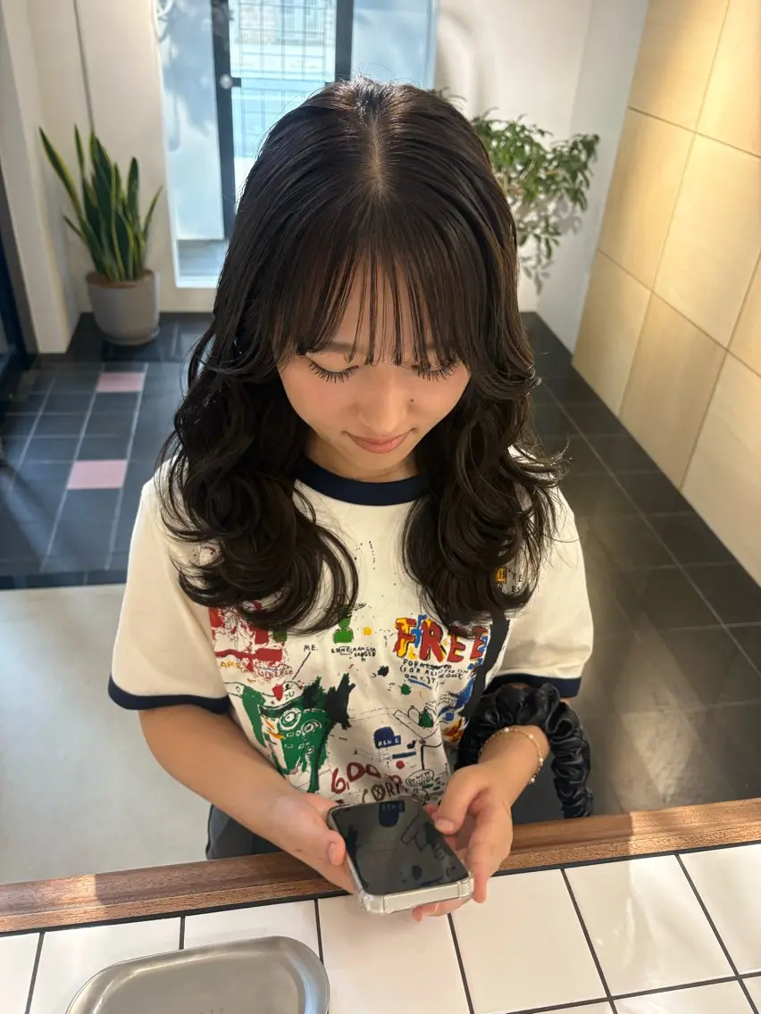 ミディアム カラー グレージュ オリーブカラー オリーブグレージュ オリーブグレー カット ヘアカラー Yui⭐️ 透け感カラーのヘアスタイル