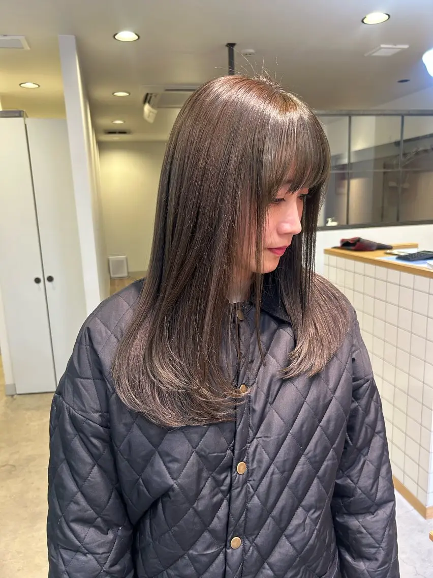 ロング カラー ベージュカラー オリーブベージュ レイヤーカット 透明感カラー レイヤーカット りなのヘアスタイル