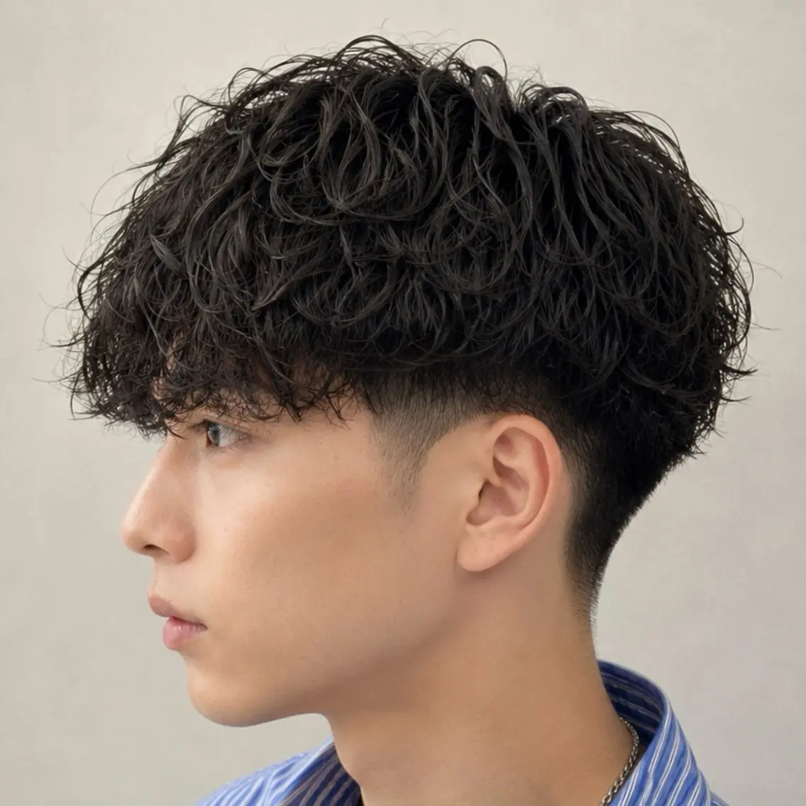 ミディアム パーマ メンズ マッシュ 波巻きパーマ カット パーマ メンズ特化カットパー マカラー坂田柊のヘアスタイル