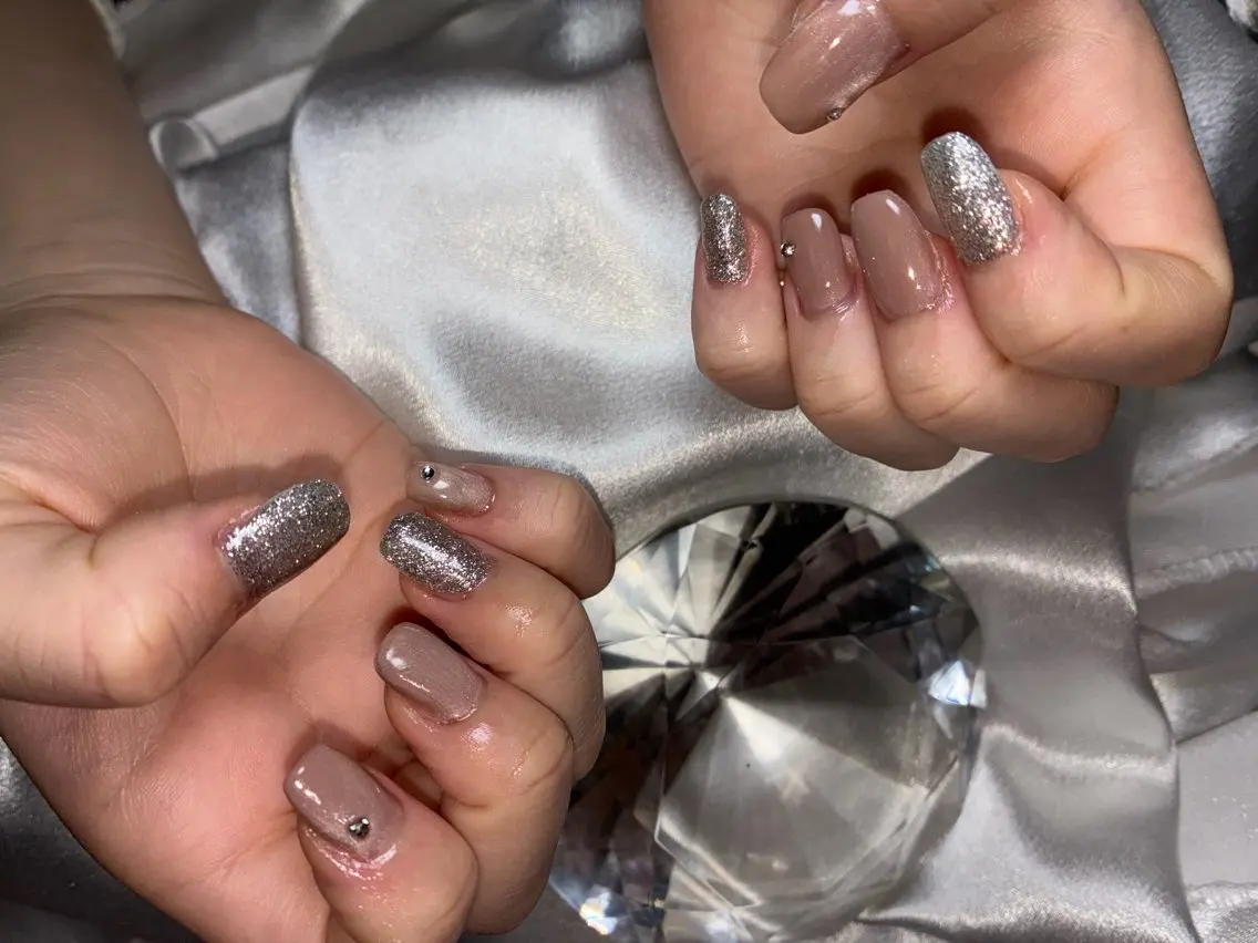 ショート ハンドネイル YOKOSUKA NAILS💅🩶のネイルデザイン