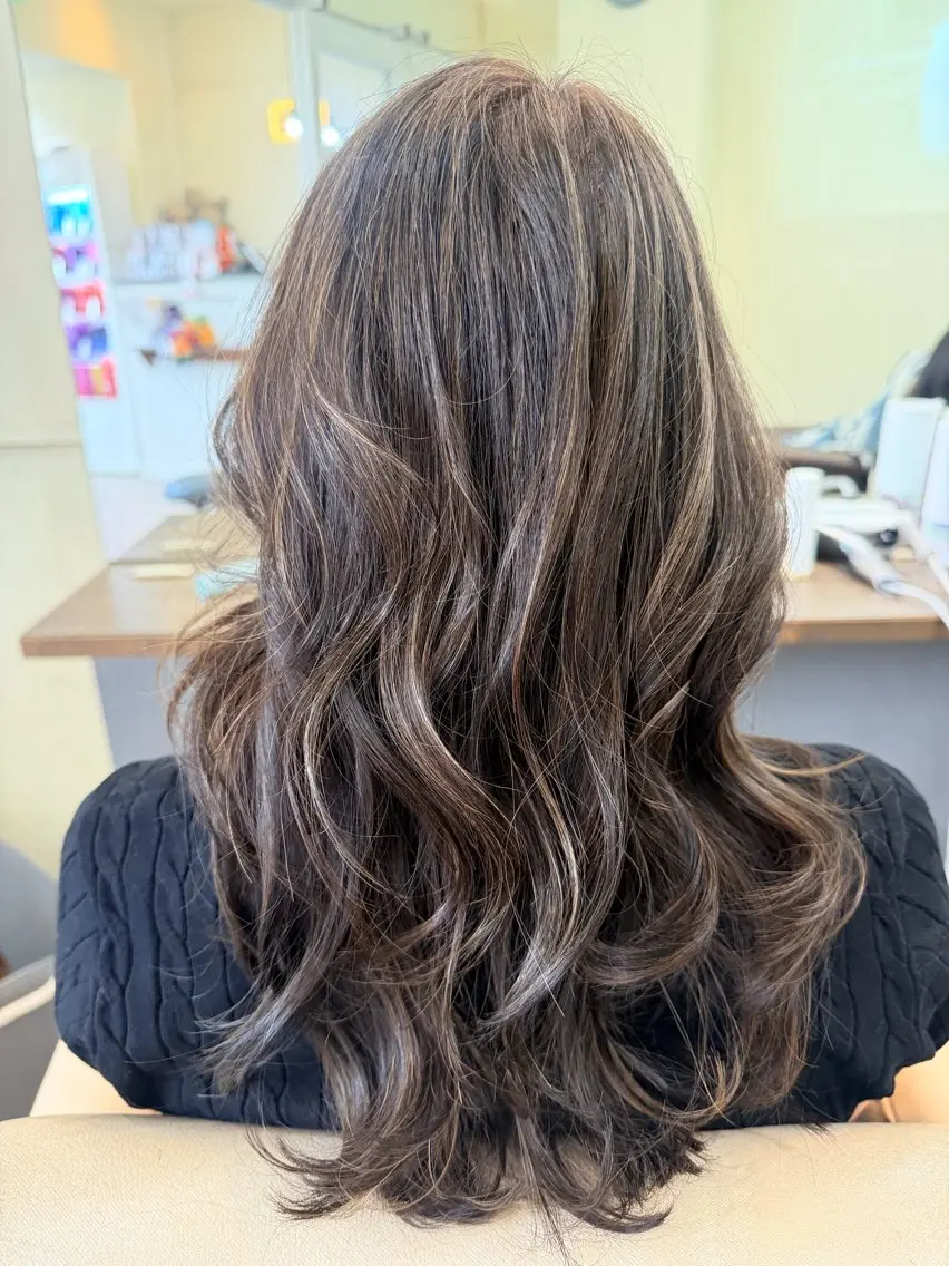 ロング カラー カット ヘアカラー トリートメント 鶴見 和美のヘアスタイル
