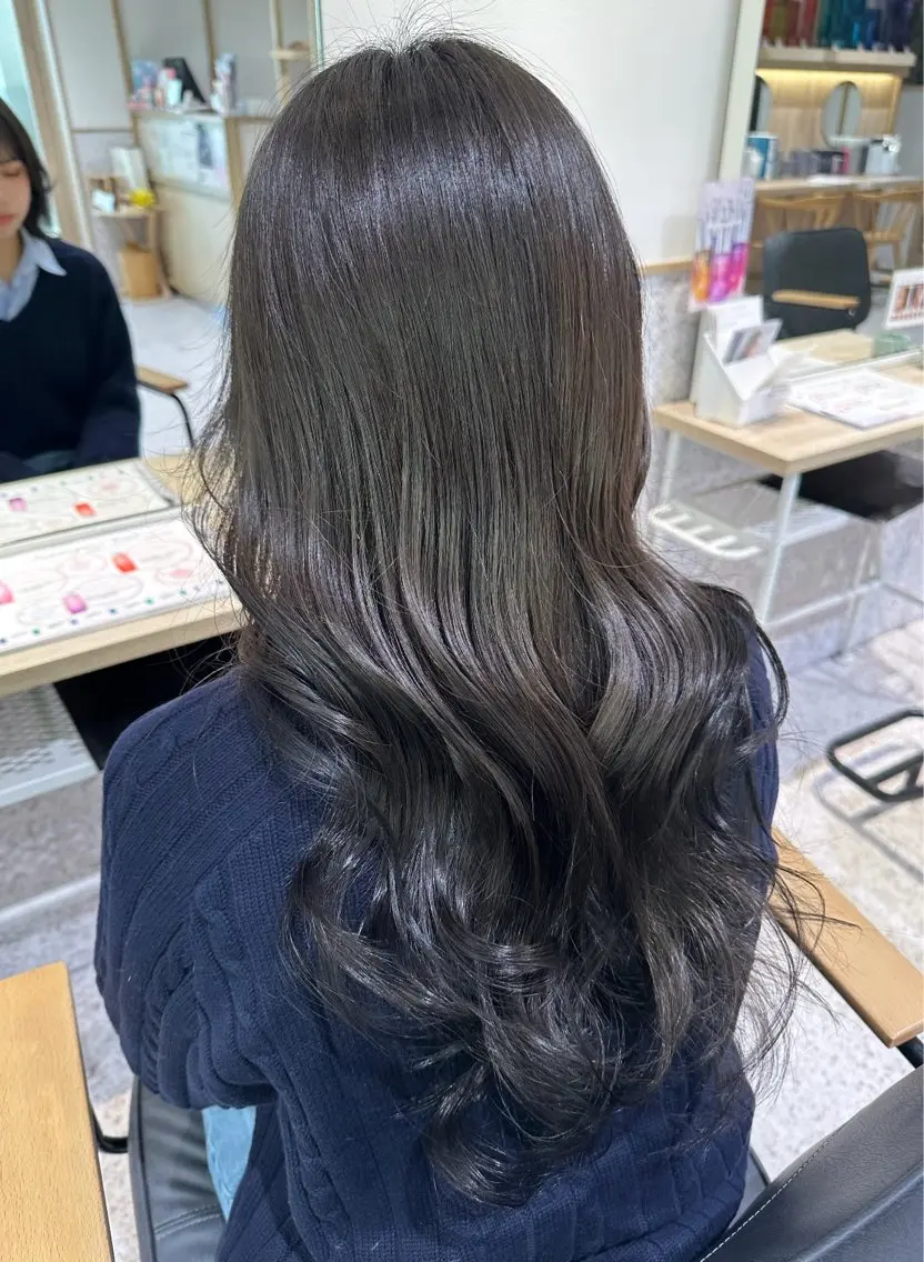 ロング 顔周りカット ハイライト 髪質改善 韓国風ヘア 縮毛矯正 ヘアカラー 透明感/艶カラー 🫧 ユイナのヘアスタイル