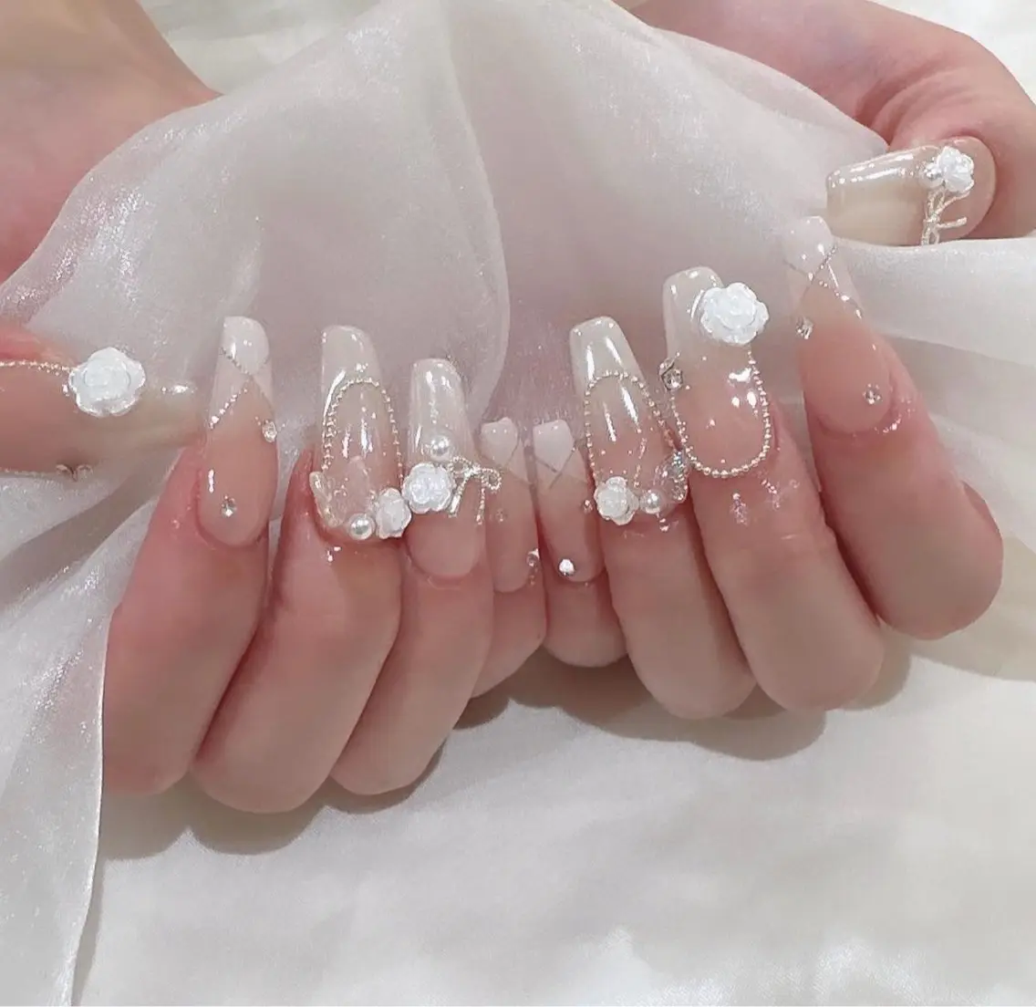 ネイル アートネイル グラデーション キラキラネイル ニュアンスネイル オフィスネイル Jenn Nail Salonのネイルデザイン
