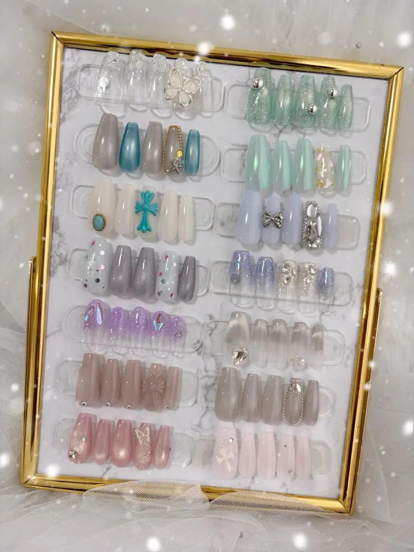 ネイル オーロラネイル ブルー キラキラネイル 水色 マグネットネイル ハンドネイル YM nailのネイルデザイン