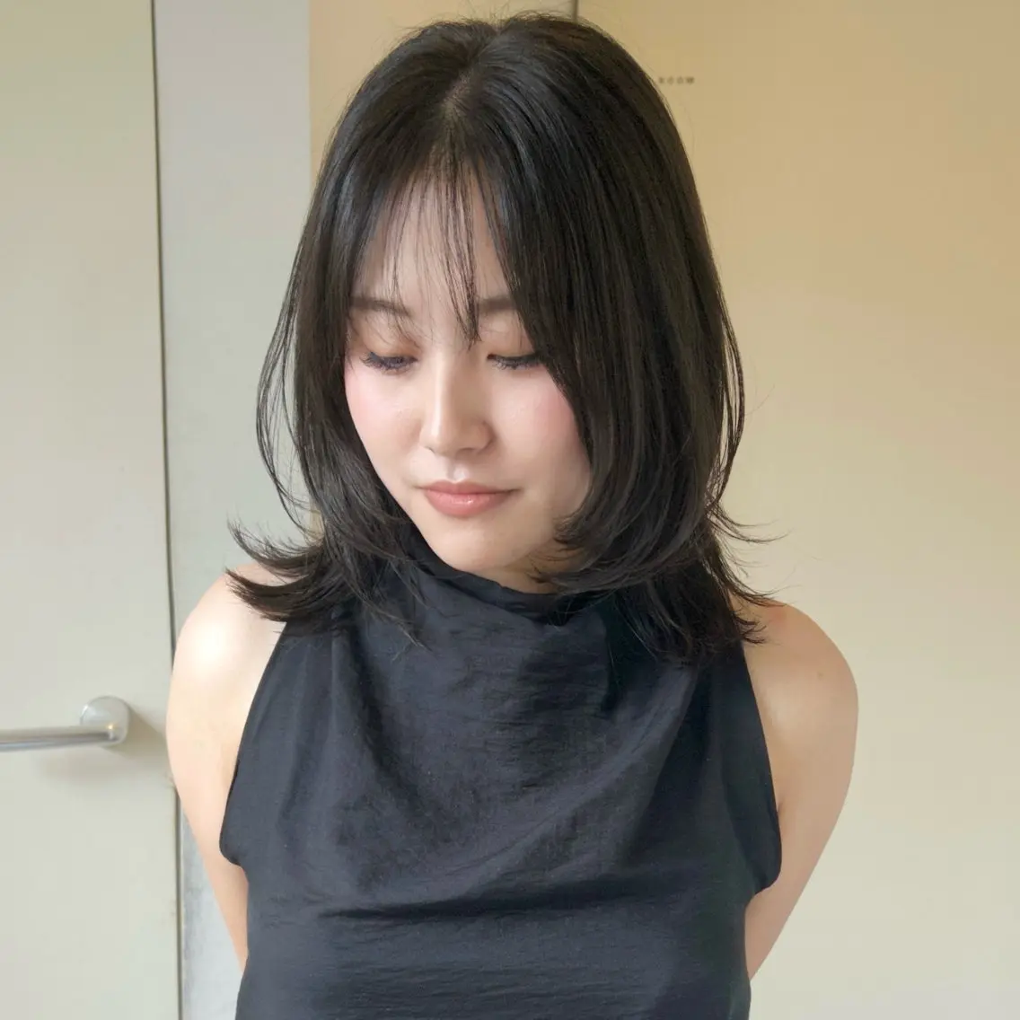 ミディアム カラー ボブレイヤー ミディアムレイヤー ブリーチ 透明感カラー ダブルカラー カット ヘアカラー トリートメント nonoka オリーブ/レイヤーのヘアスタイル