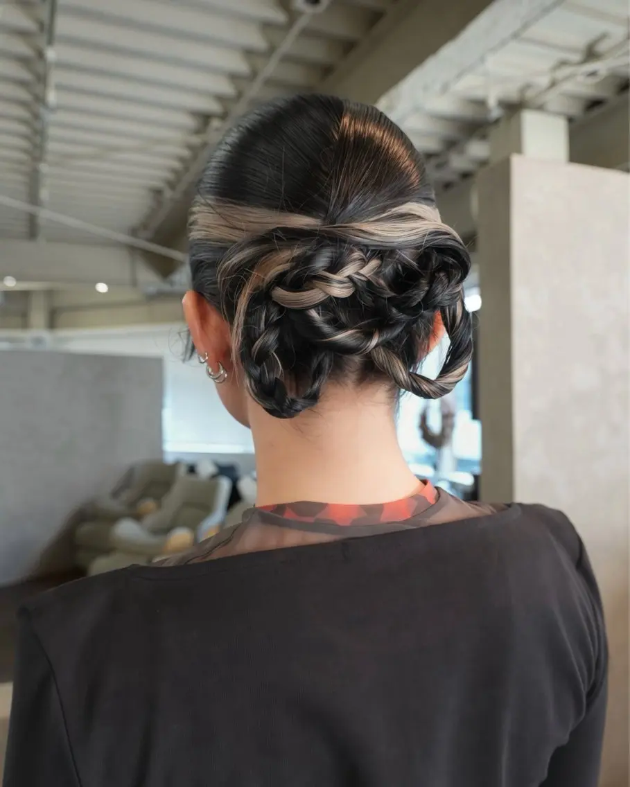 ミディアム ヘアアレンジ ヘアセット レイヤー/ハイトーン ヒガシサヨのヘアスタイル