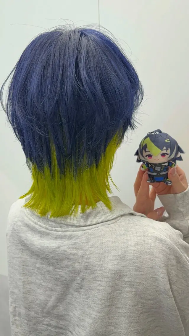 ロング カラー 黒髪 ブリーチ ブルーカラー ブルーブラック ケアブリーチ ヘアカラー トリートメント インナーカラー 推し ブリーチ  髪質改善のヘアスタイル