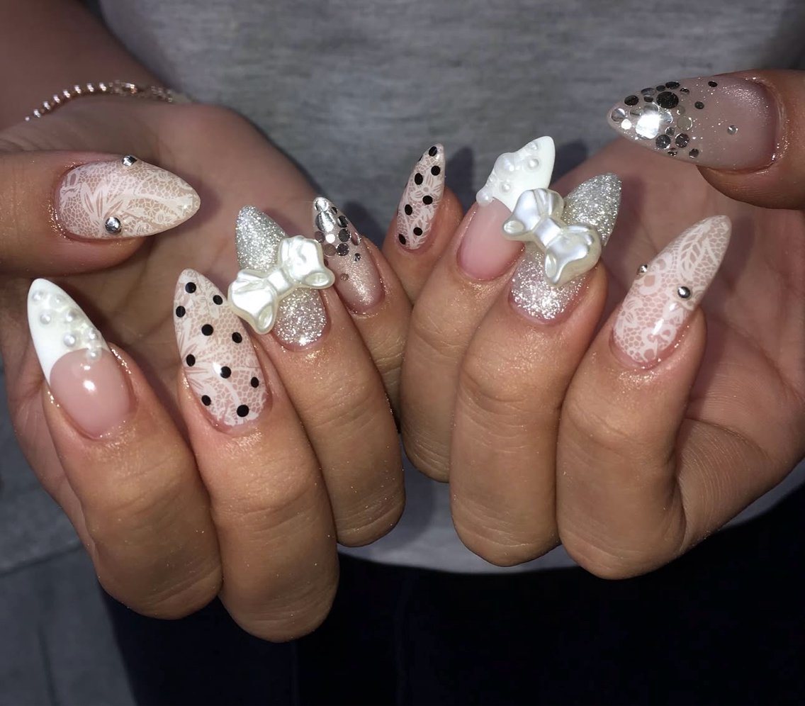 ネイル キラキラネイル 韓国ネイル ロングネイル マグネットネイル 持ち込み ハンドネイル MONE PINK  NAILのネイルデザイン