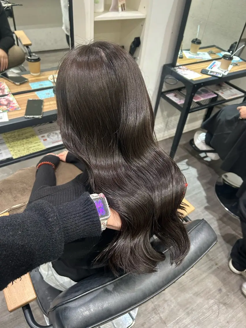 ロング カラー ヘアアレンジ アッシュ 透明感カラー オリーブアッシュ カット ヘアカラー トリートメント ヘッドスパ cocotte 💟草間紫音💟のヘアスタイル