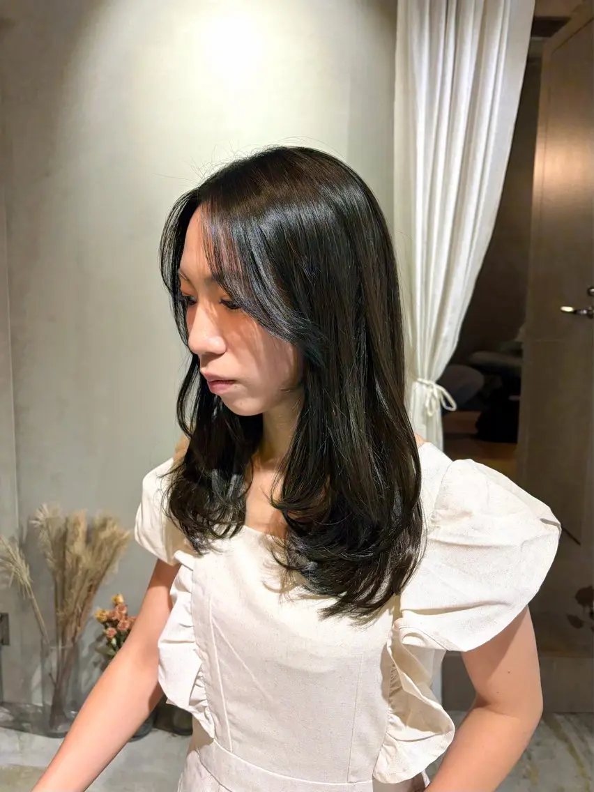 セミロング カラー 透明感カラー グレージュ オリーブグレージュ オリーブグレー レイヤーカット ヘアカラー トリートメント 透明感カラー/名古屋 /栄/木下奈々望のヘアスタイル