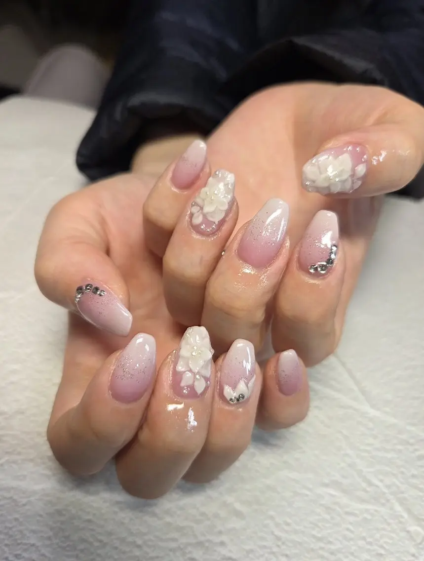 ネイル フラワーネイル ジェルネイル キラキラネイル 持ち込み パラジェル ハンドネイル flure de neige yukiのネイルデザイン
