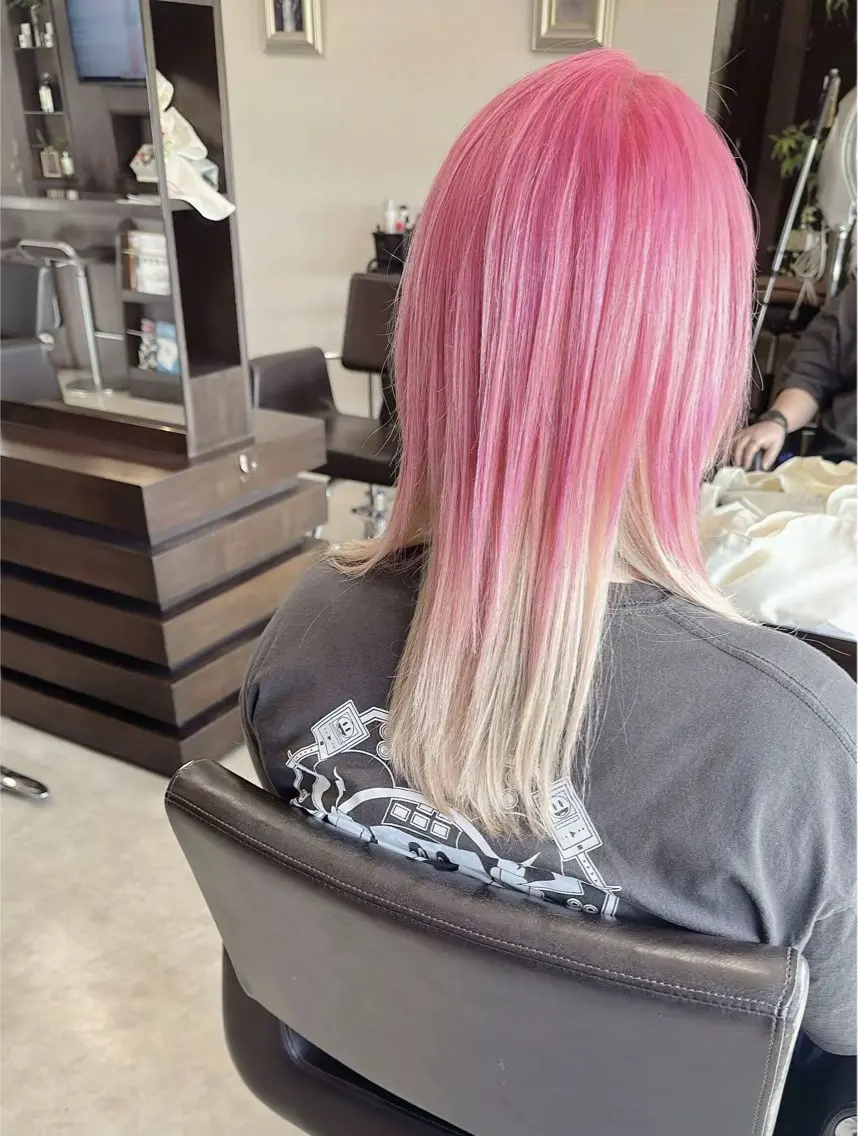 カラー ブリーチ 抜きっぱなしブロンド ピンクカラー ウルフレイヤー 中島 剛のヘアスタイル