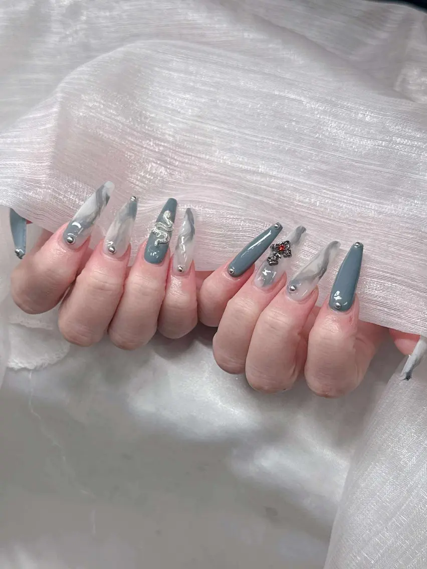 ネイル 長さ出し グラデーション 卒業式 キラキラネイル マグネットネイル ハンドネイル Lee Nailsのネイルデザイン