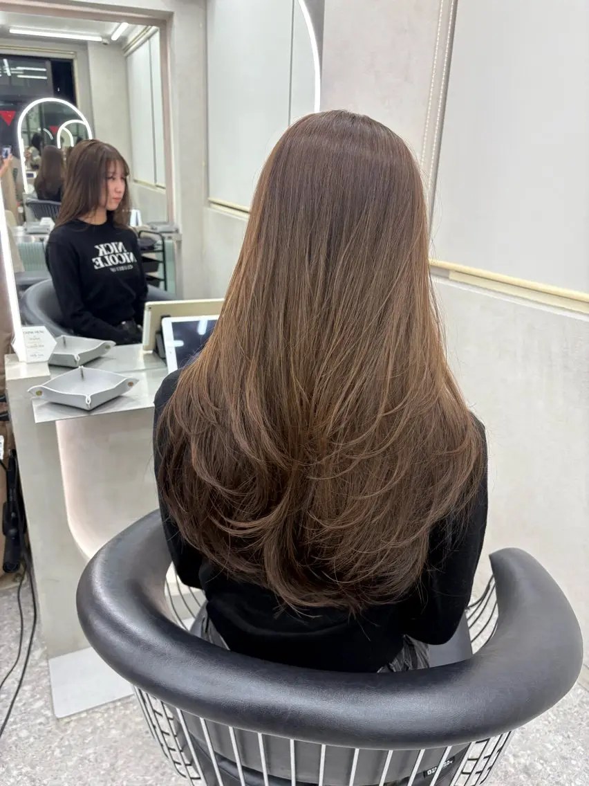 カラー ヘアカラー あ い か 🎀 レイヤーカットのヘアスタイル