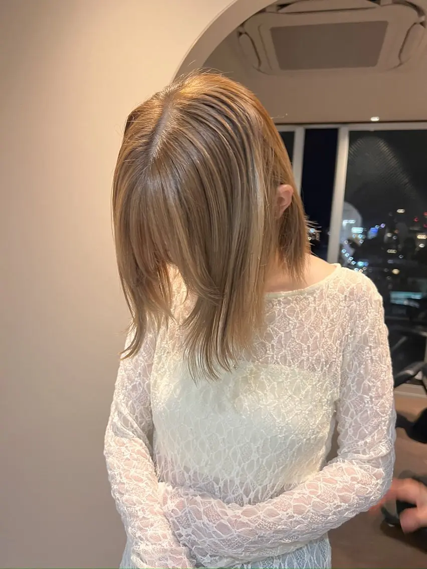 ミディアム MIYU透明感カラー ブリーチなしWカラーのヘアスタイル
