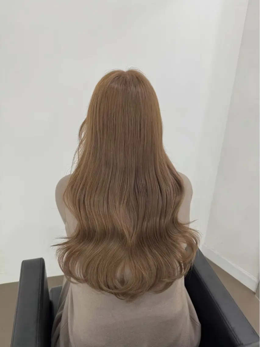 ロング カラー アッシュ アッシュグレー アッシュグレージュ ベージュカラー ブリーチ ioe 三宮 / 羽海のヘアスタイル