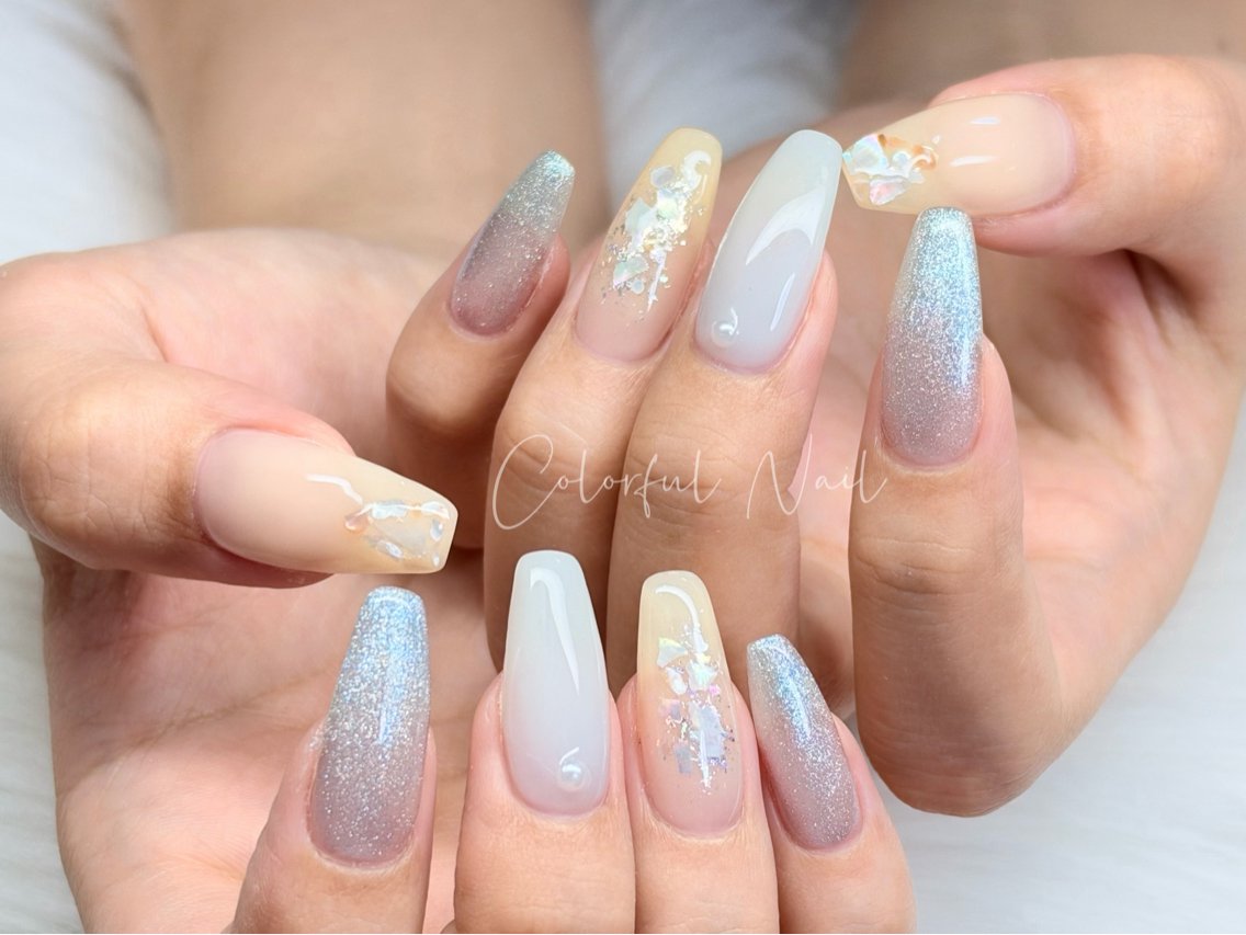 ネイル フラッシュネイル フットネイル フレンチネイル ジェルネイル ガラスフレンチ 🎀Colorful 💅Nailのネイルデザイン