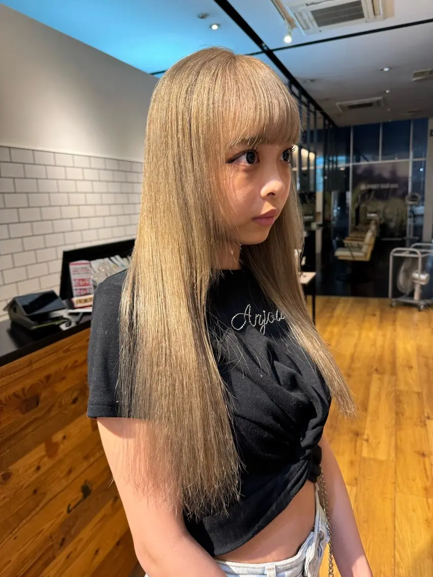 カラー ベージュカラー ブリーチ ミルクティーベージュ 吉留 文月のヘアスタイル