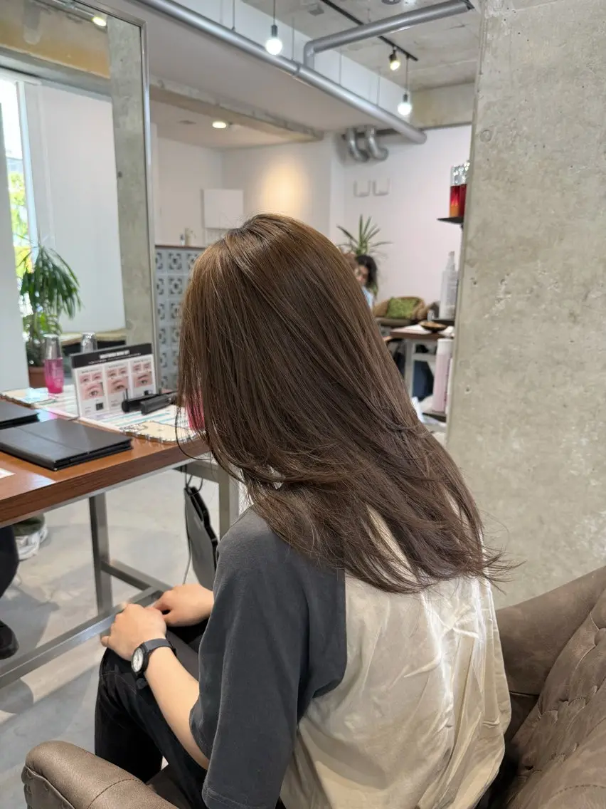 セミロング カラー ブリーチ レイヤーカット カット ヘアカラー トリートメント カイリ /レイヤーカットのヘアスタイル