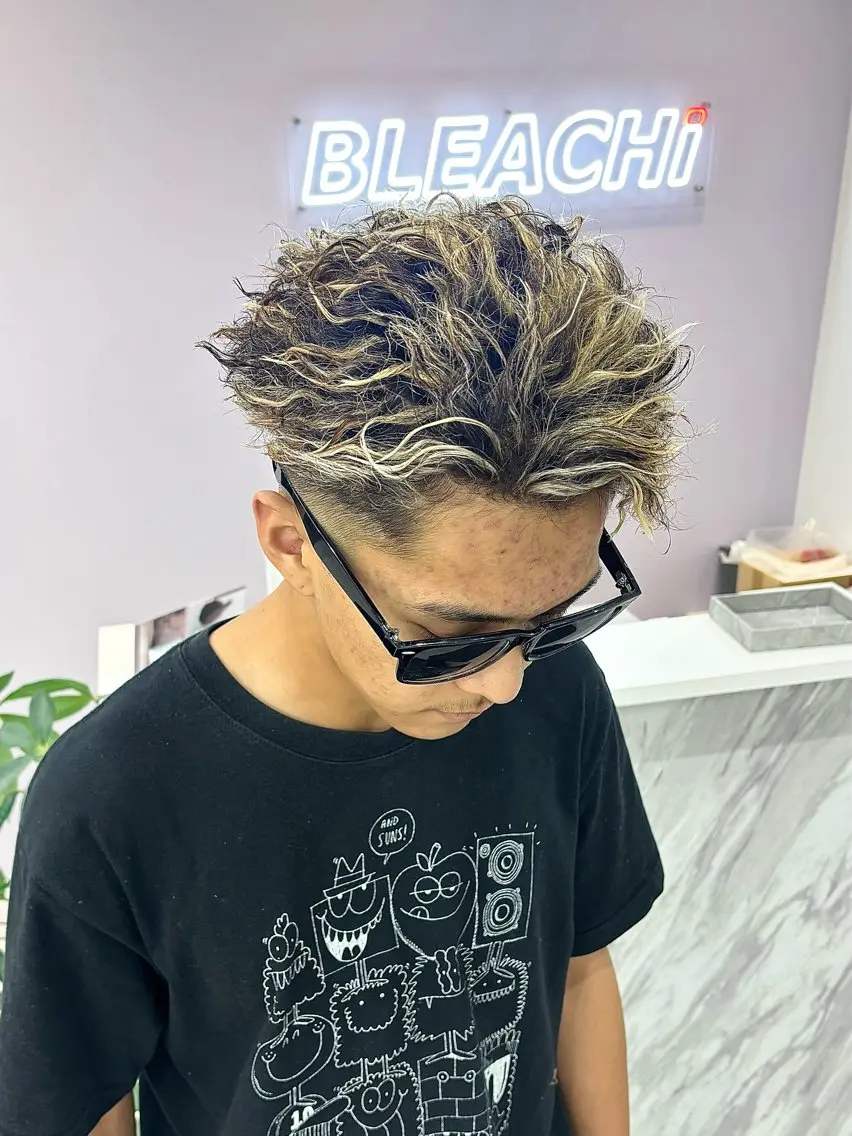 カラー パーマ メンズ メンズハイライト メンズパーマ ハイライトカラー カット ヘアカラー KanedaRio パーマ/フェードのヘアスタイル