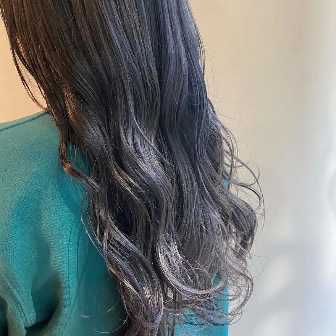 ロング カラー ヘアアレンジ マツエク・マツパ ブルーカラー ブルーグレー グラデーションカラー ハイライトカラー ハイライト ウルフカット モデル募集中！ミカのヘアスタイル