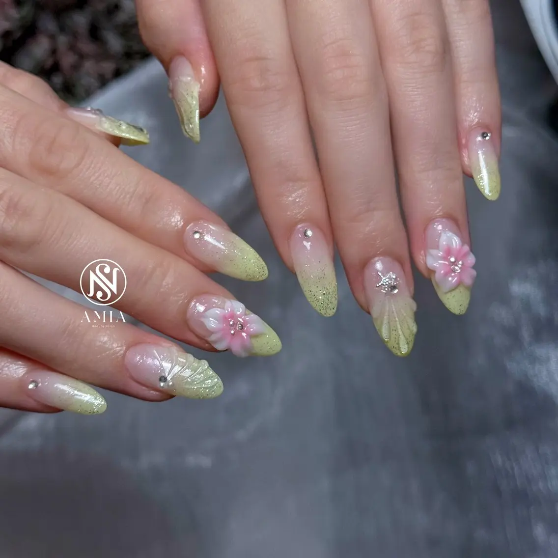 ロング ハンドネイル 🌟AMIA BEAUTY🌟のネイルデザイン